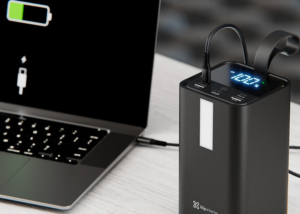 Banco de energía portátil de alta capacidad para laptops y móviles Klip Xtreme PowerCell Apex KPB‑900 – 100W – 50,000mAh – 5 puertos USB‑C/USB‑A