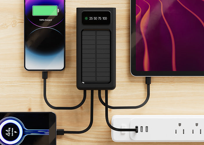 Banco de energía solar con cables integrados – Xtech XPB‑300 – 30,000mAh