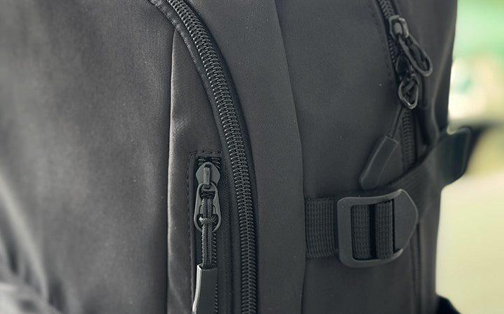 Mochila para Laptop Xtech UrbanPro XTB-224 15.6" / Negro