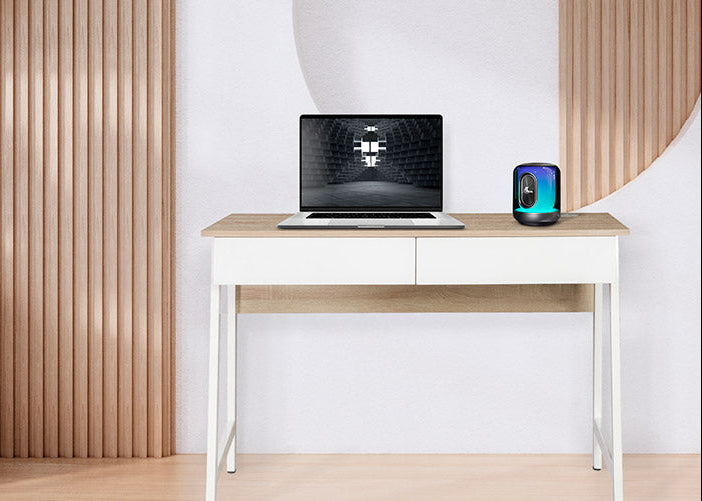 Escritorio para computadora – Xtech XTF‑CD206 – Un nivel con gavetas y puertos USB – Marco de acero negro y superficie color haya