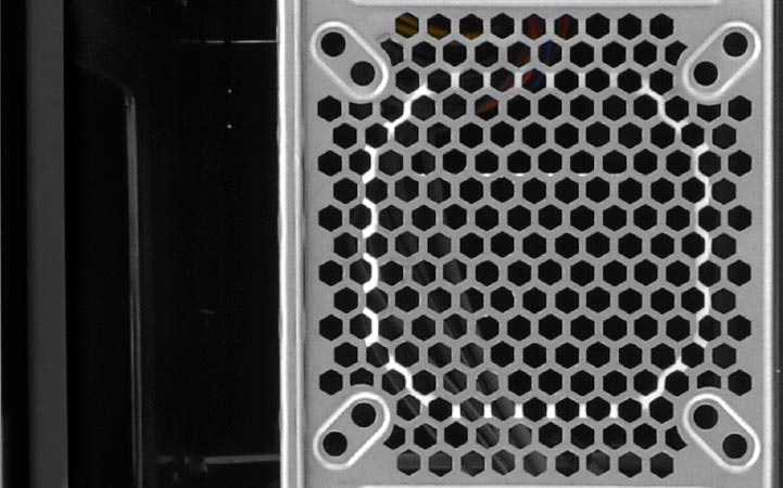 Desktop ATX Negro y Rojo con Fuente de Poder 600W Xtech XTQ-214