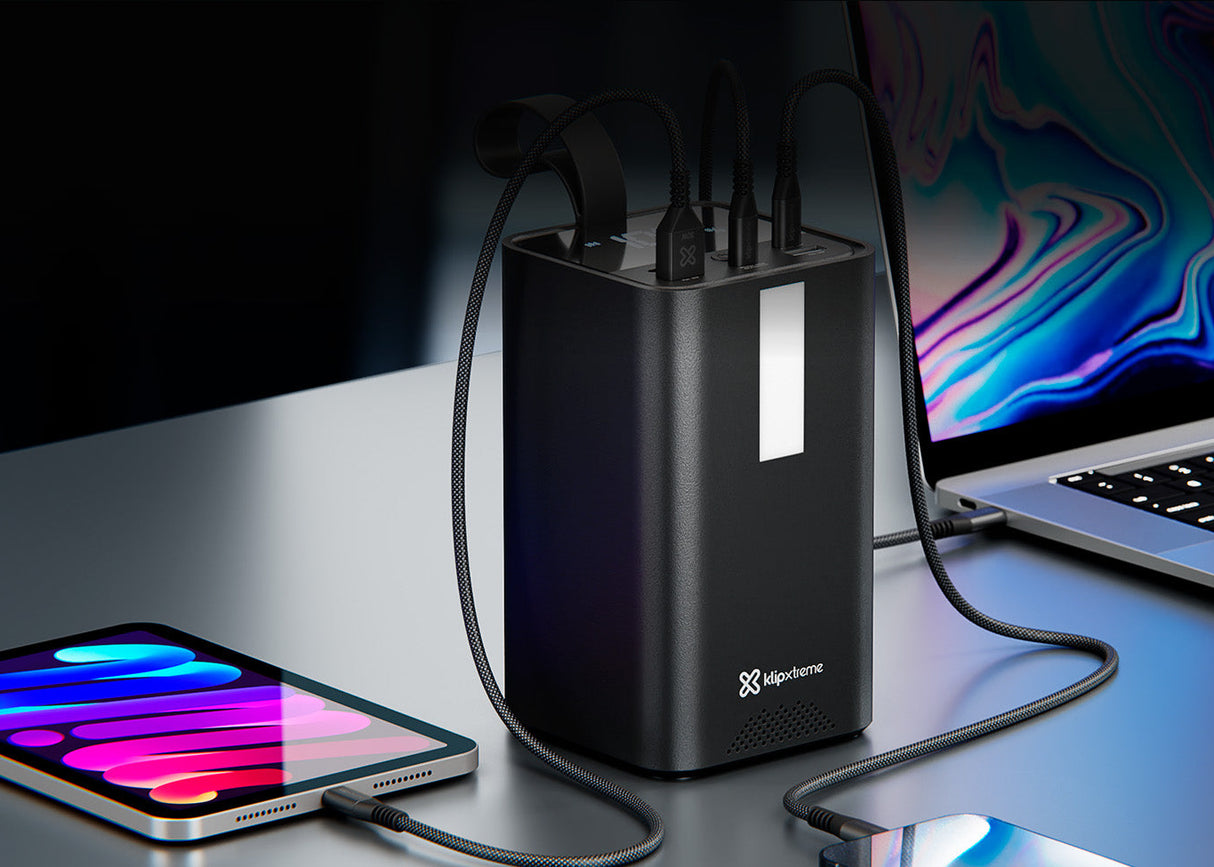 Banco de energía portátil de alta capacidad para laptops y móviles Klip Xtreme PowerCell Apex KPB‑900 – 100W – 50,000mAh – 5 puertos USB‑C/USB‑A