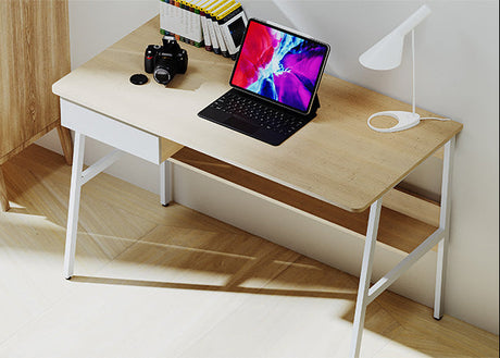 Escritorio para computadora – Xtech XTF‑CD207 – Un nivel con gaveta y estante – Marco de acero negro y superficie color haya