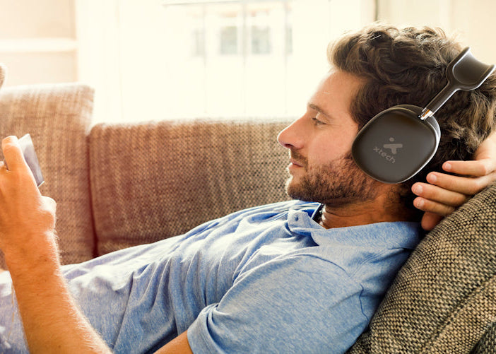 Audífonos Xtech Aurax XTH‑614 – Supraaurales – Estéreo – Bluetooth 5.0 – Micrófono integrado – Batería 200mAh – Negro