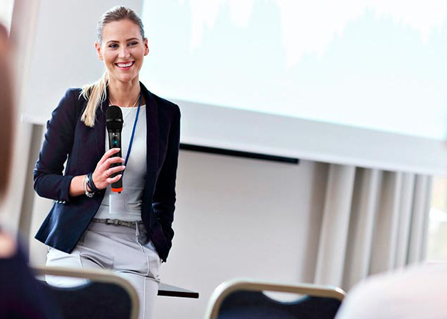 Micrófono Inalámbrico de Mano UHF con Receptor Recargable Xtech XTS-690